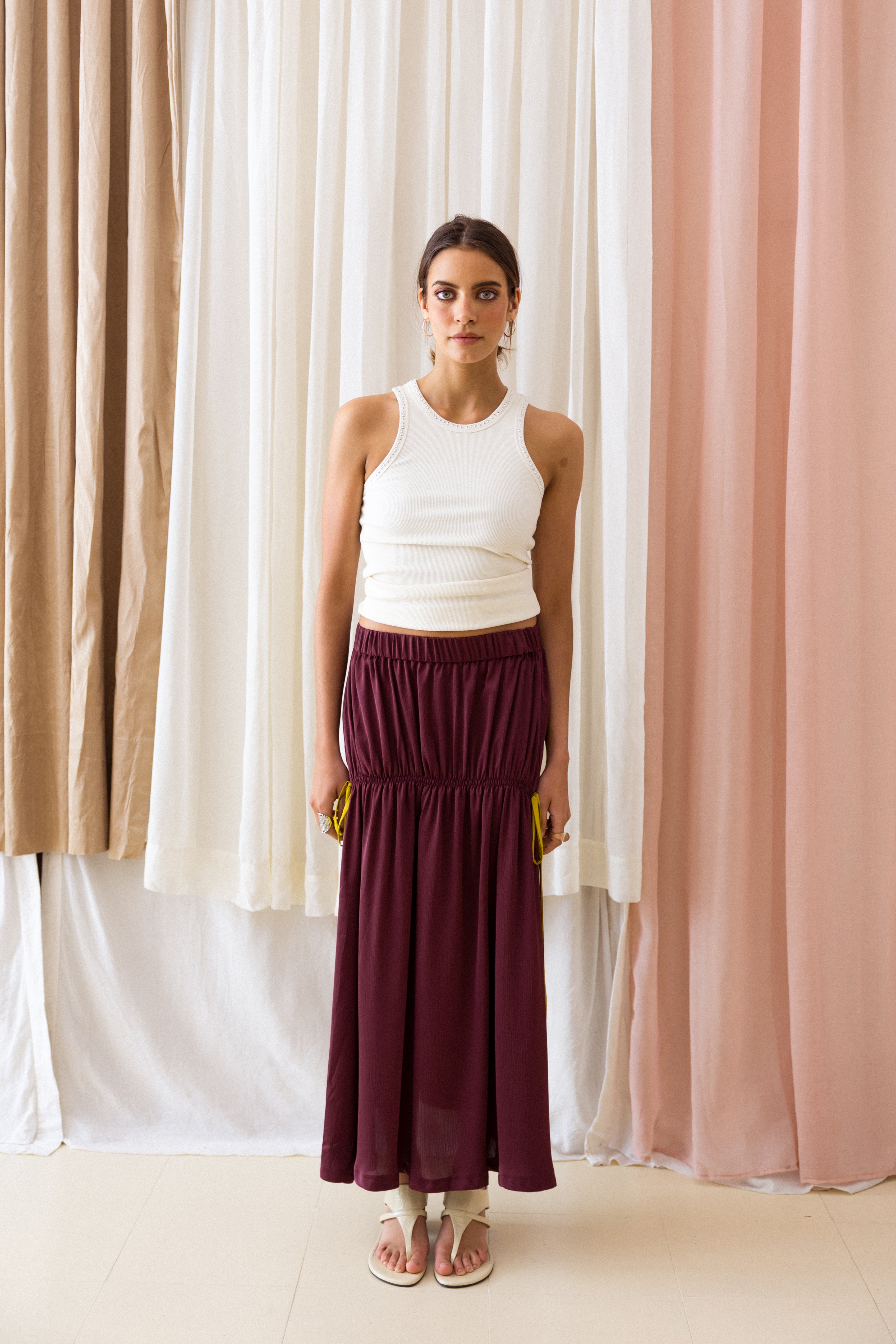 Saia Evasé Franzida Beterraba