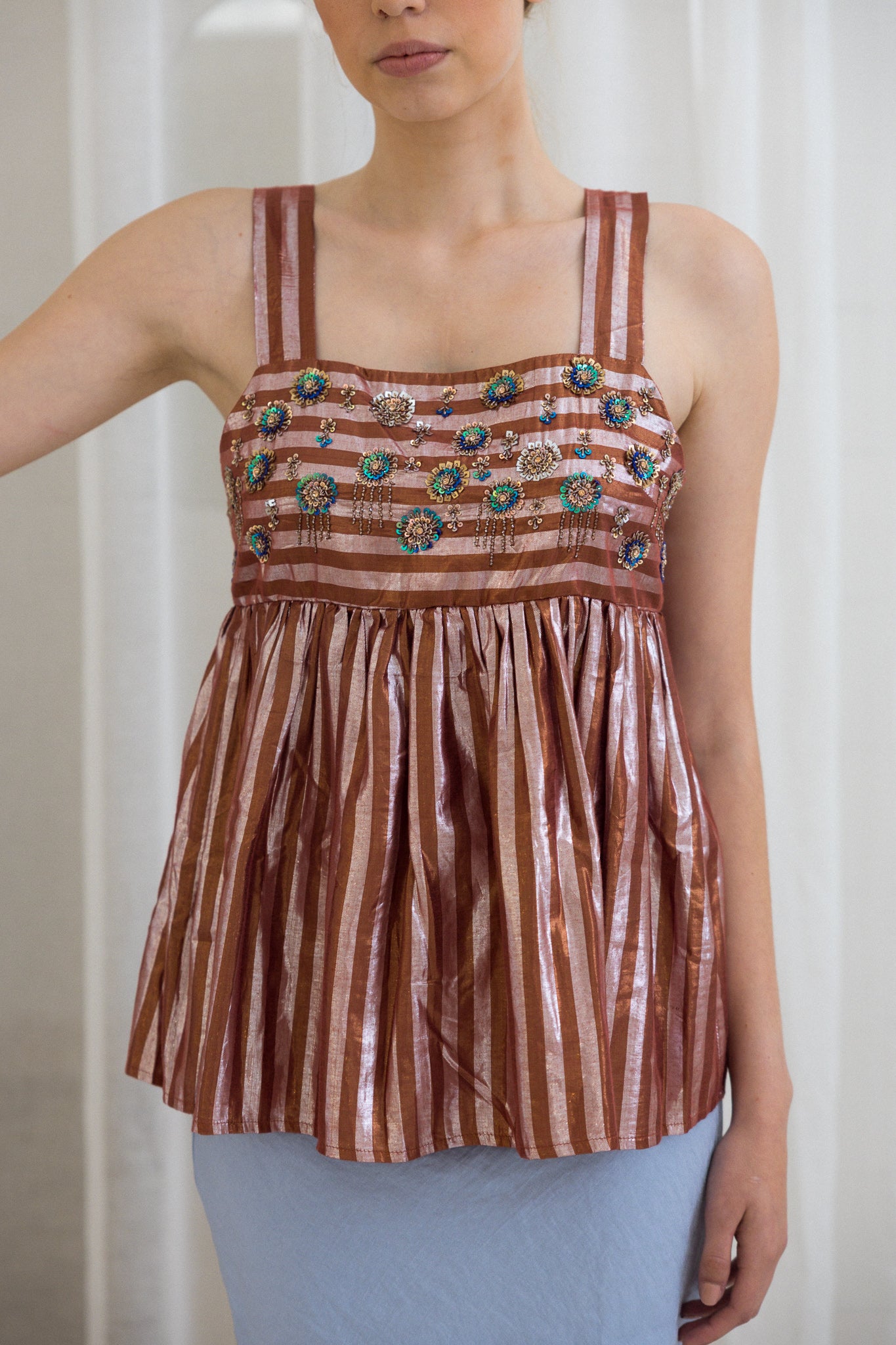 Top Peplum Bordado Castanho e Rosado