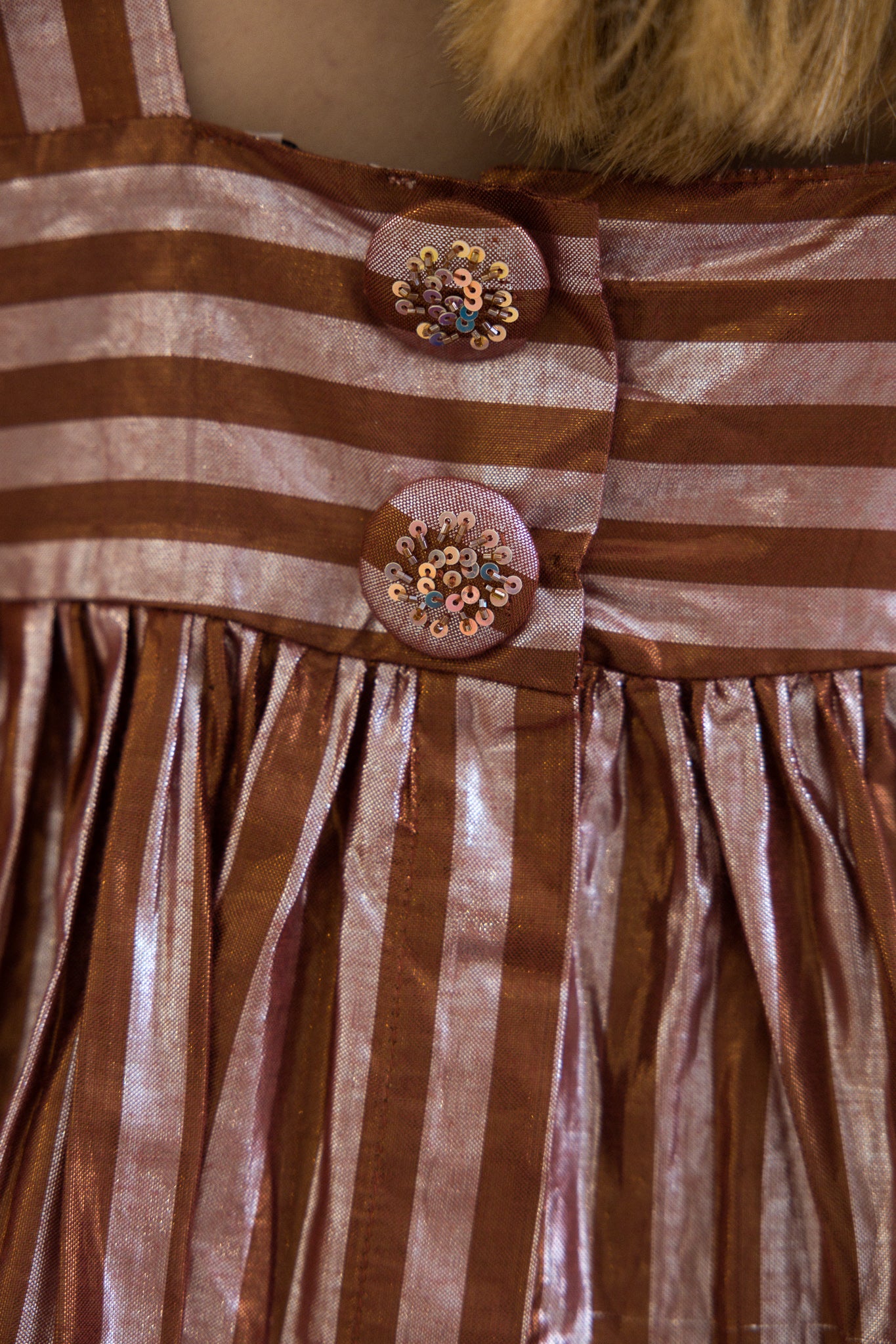 Top Peplum Bordado Castanho e Rosado