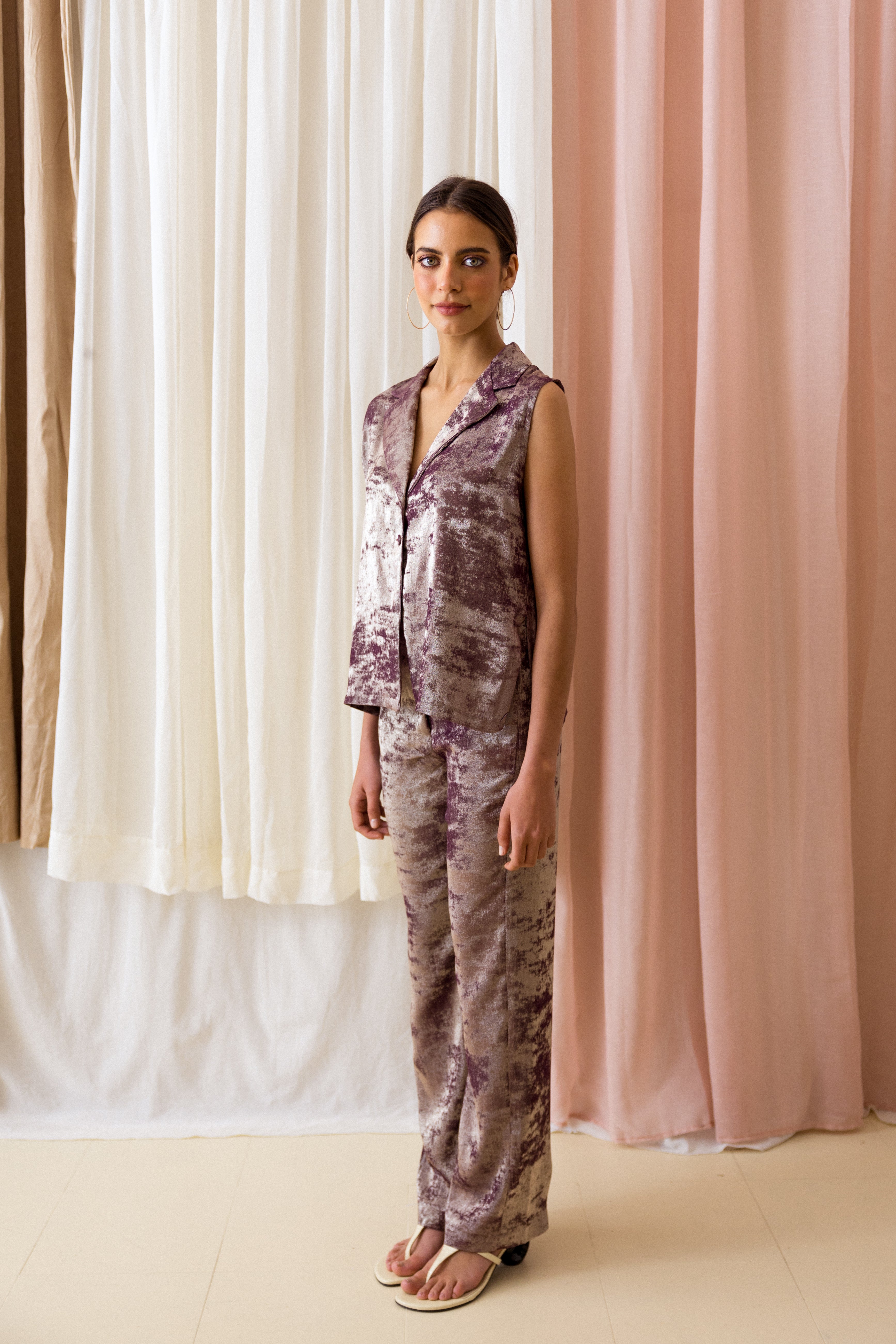 Camisa Manga Cava Beringela Brilhante