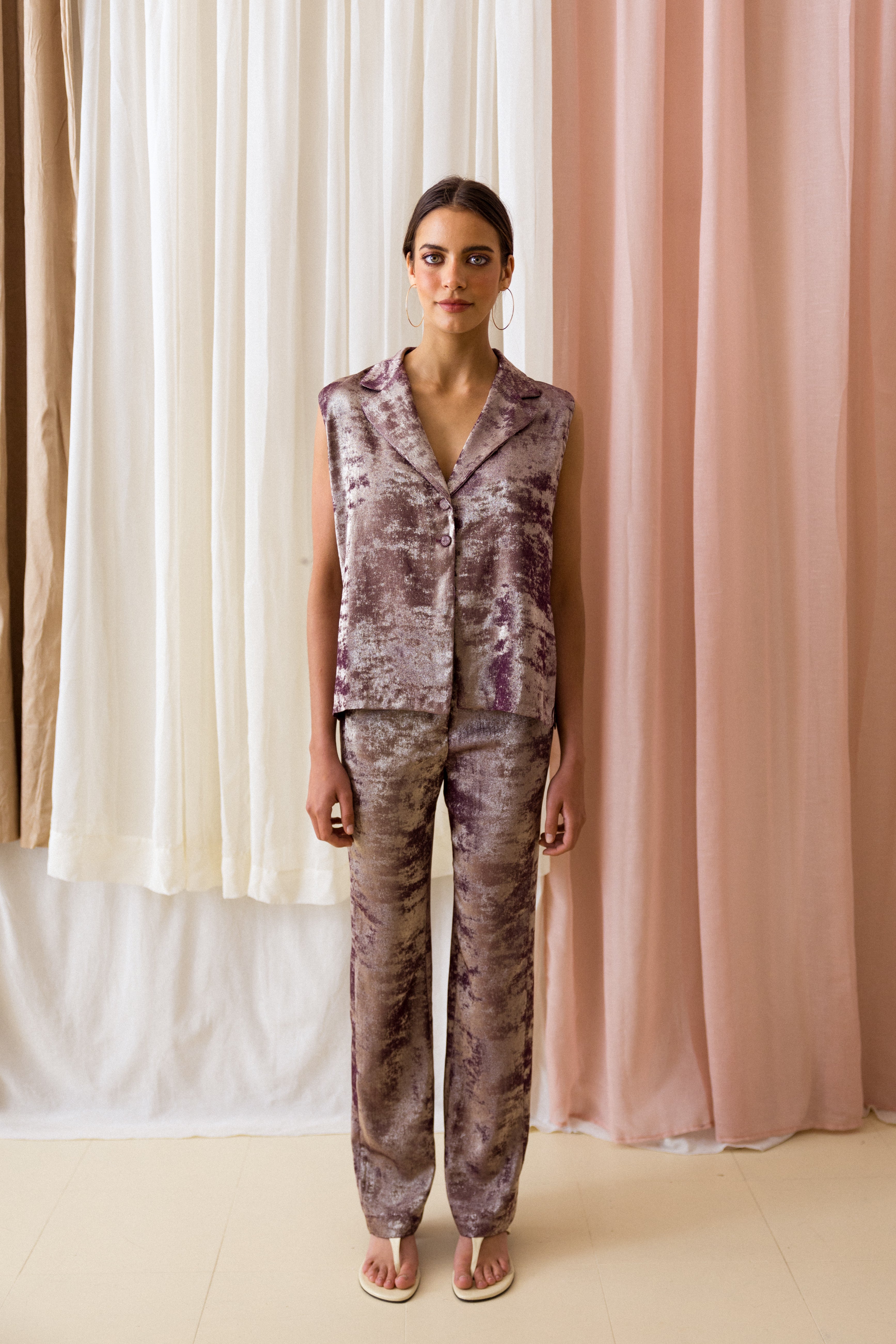 Camisa Manga Cava Beringela Brilhante