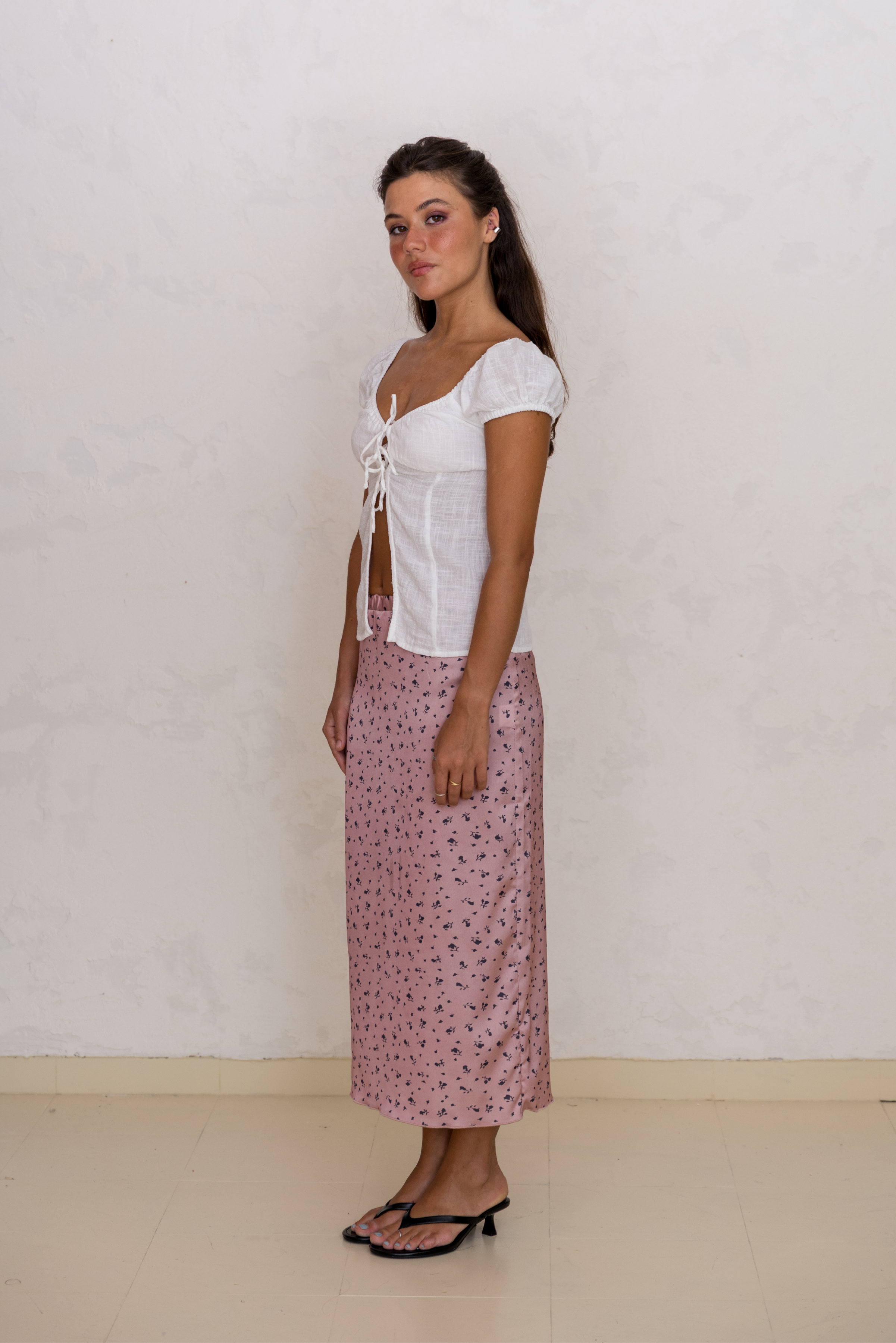Saia Midi Elástico Flores Pretas