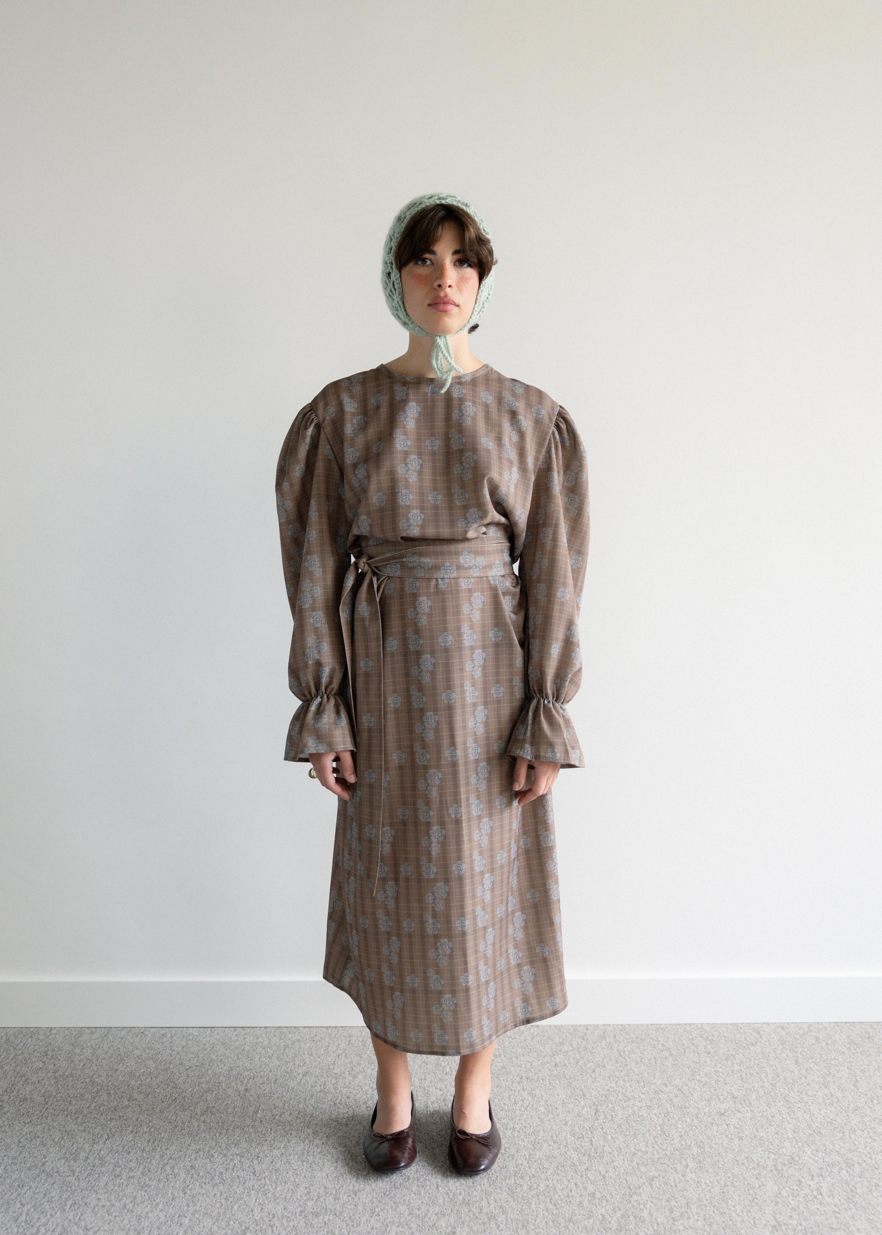 Vestido Midi com Cinto Xadrez e Flores