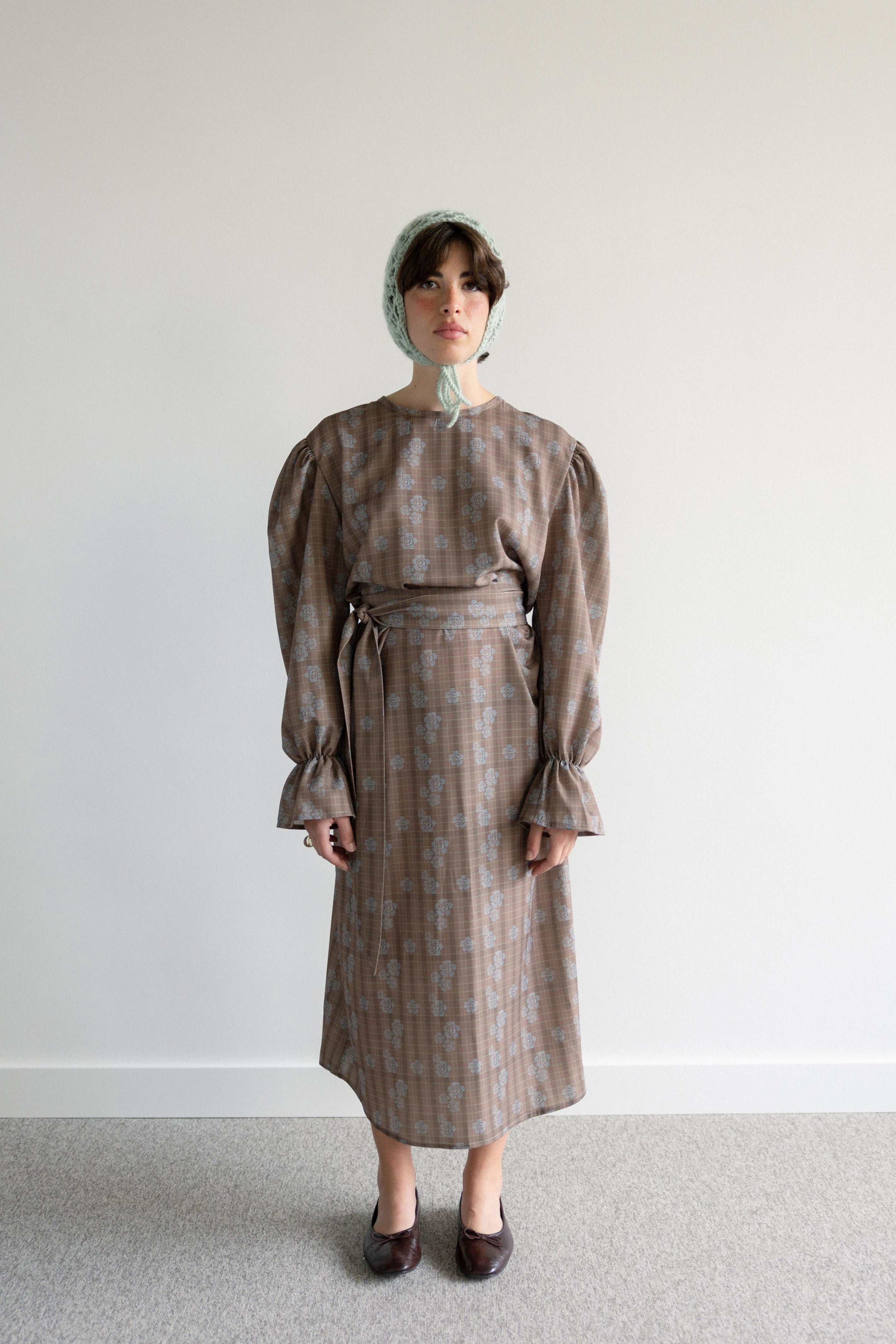 Vestido Midi com Cinto Xadrez e Flores