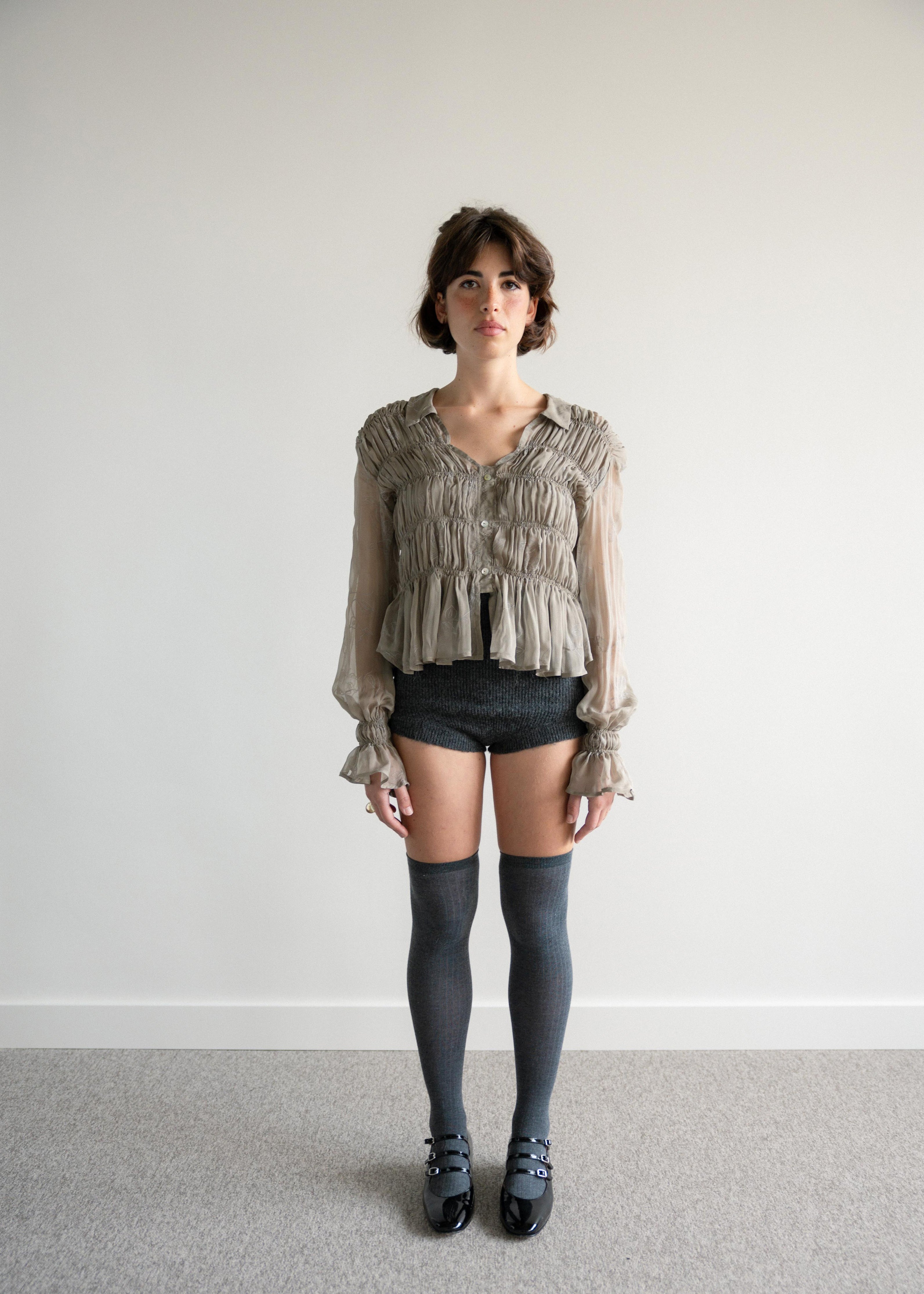 Camisa Franzida com Botões Cinza Transparente