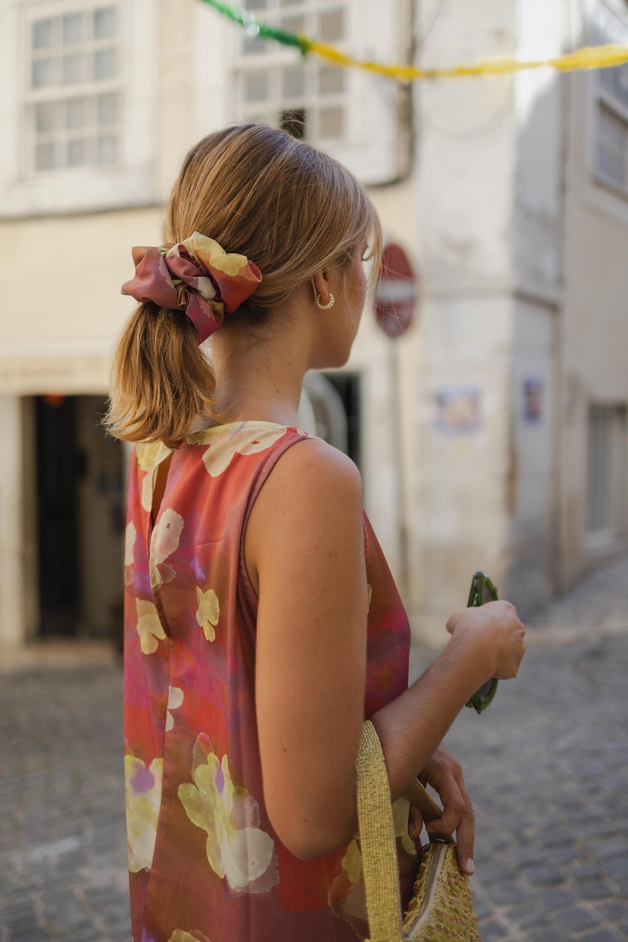 Vestido com Scrunchie