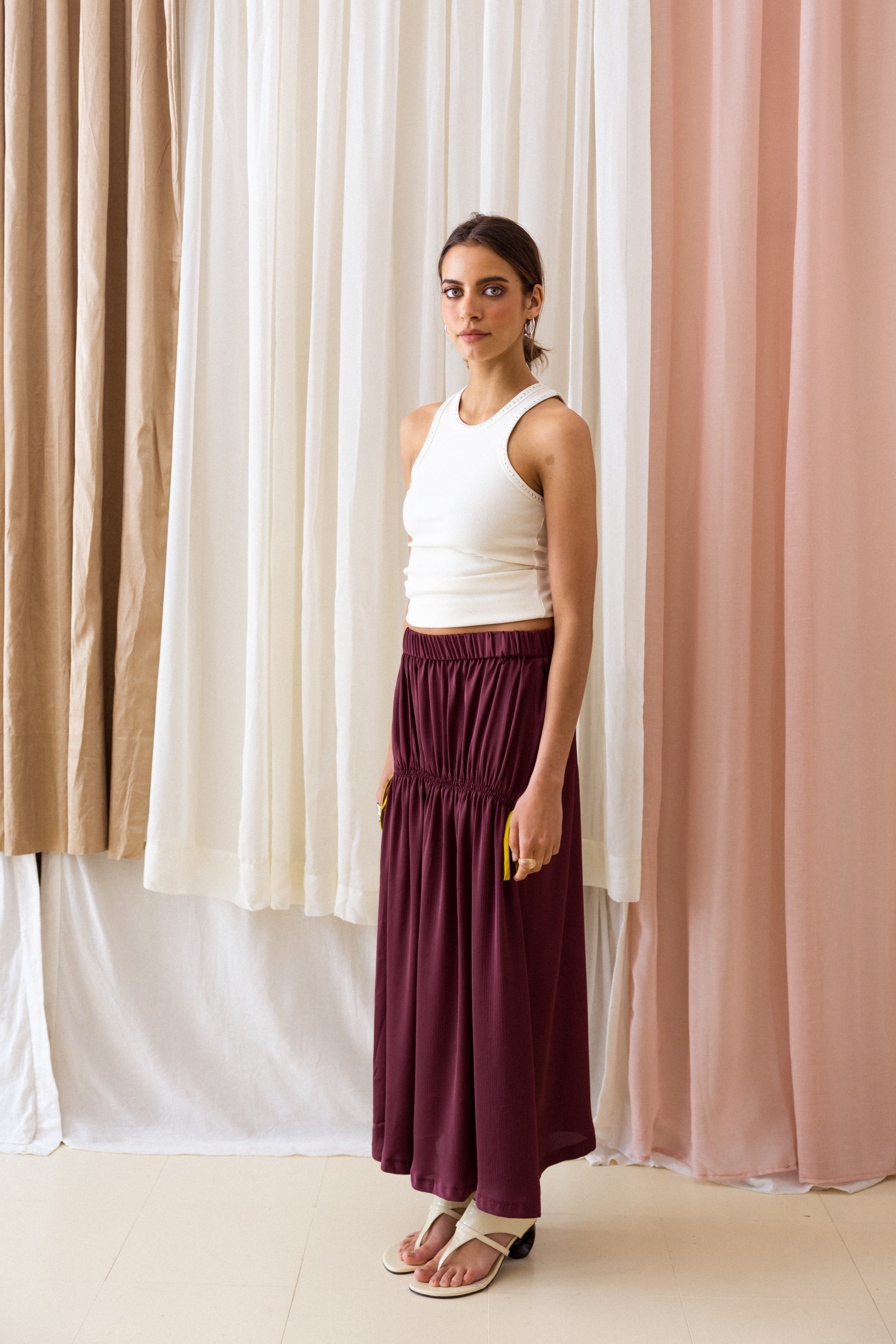 Saia Evasé Franzida Beterraba