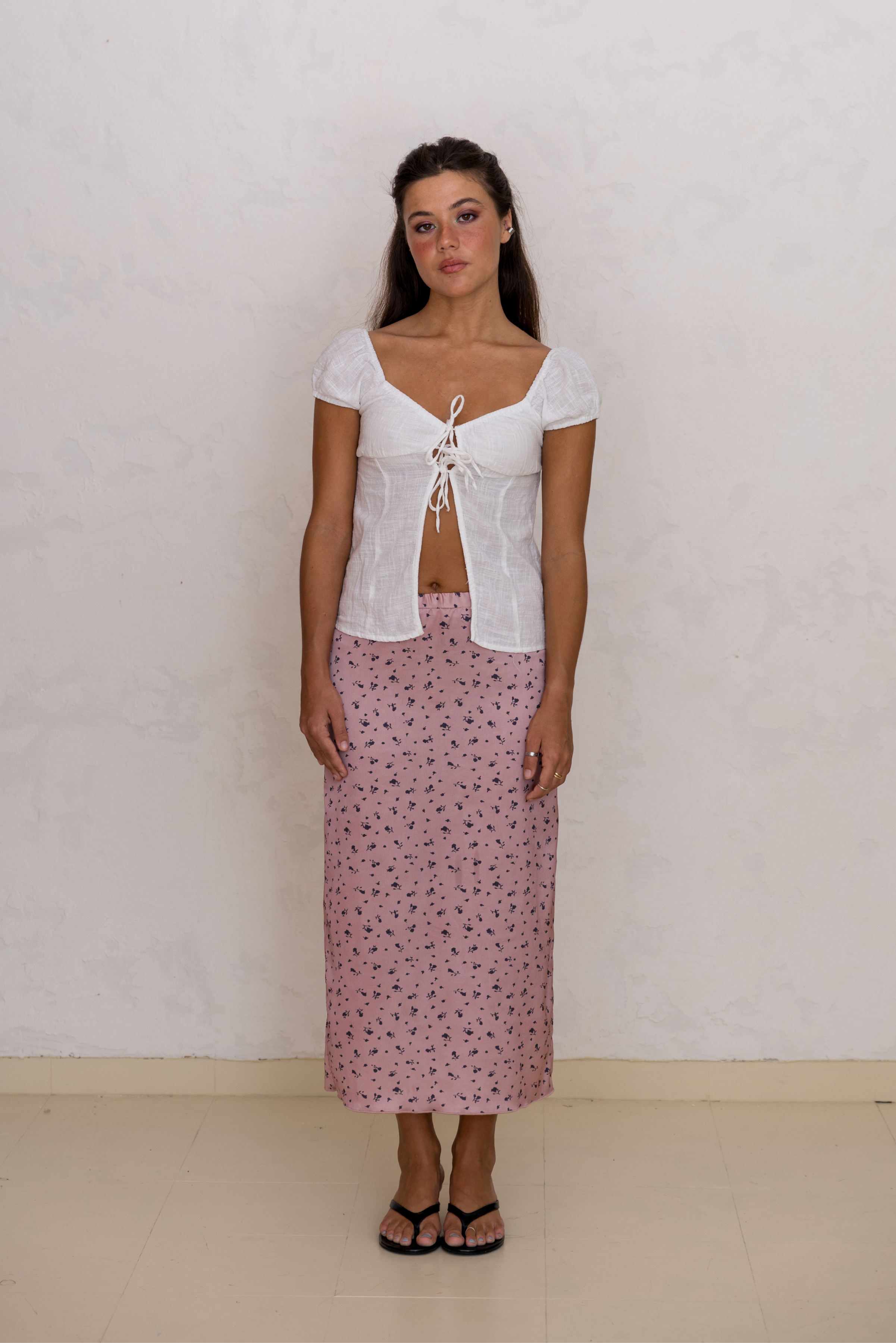 Saia Midi Elástico Flores Pretas
