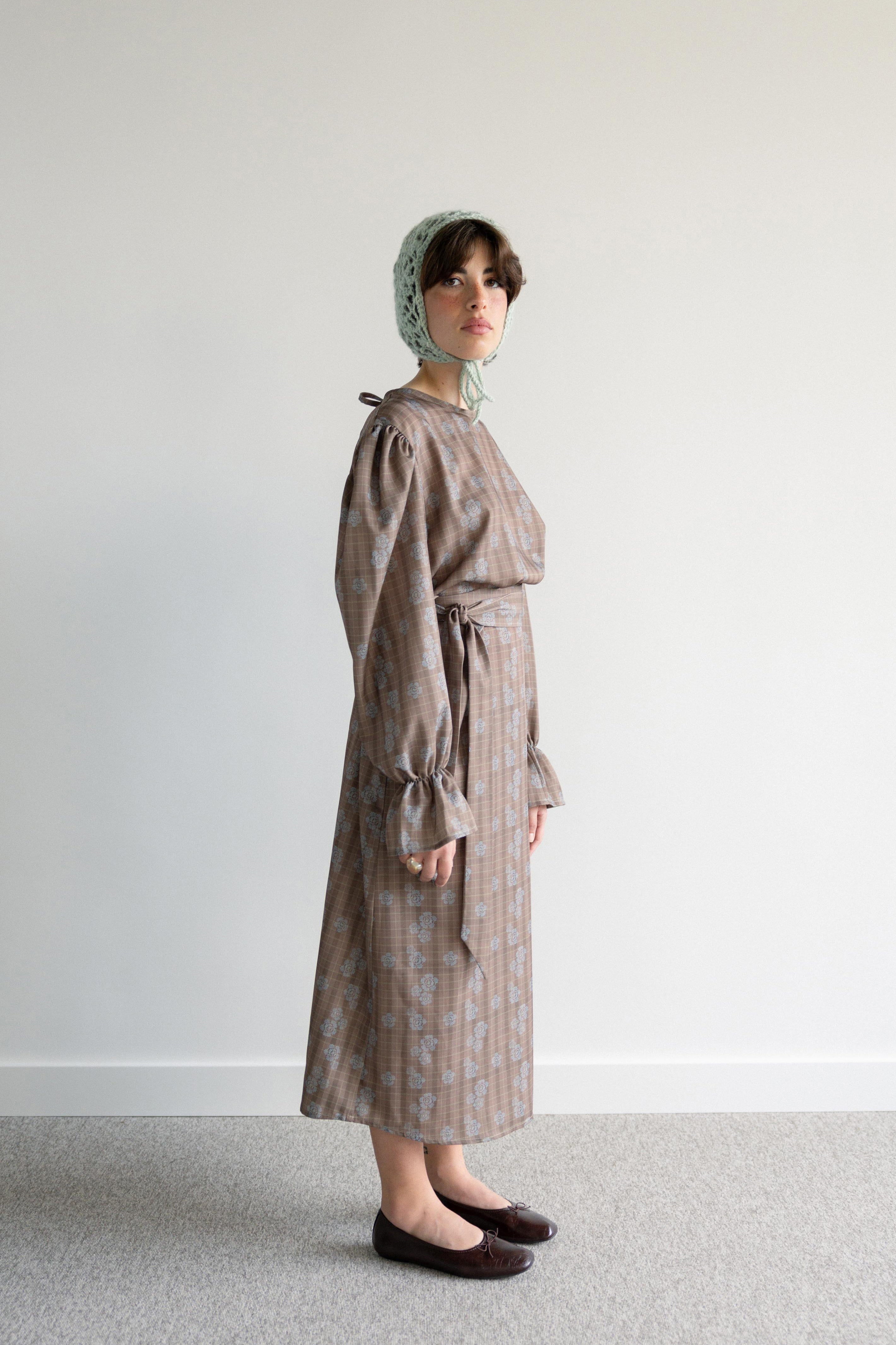 Vestido Midi com Cinto Xadrez e Flores