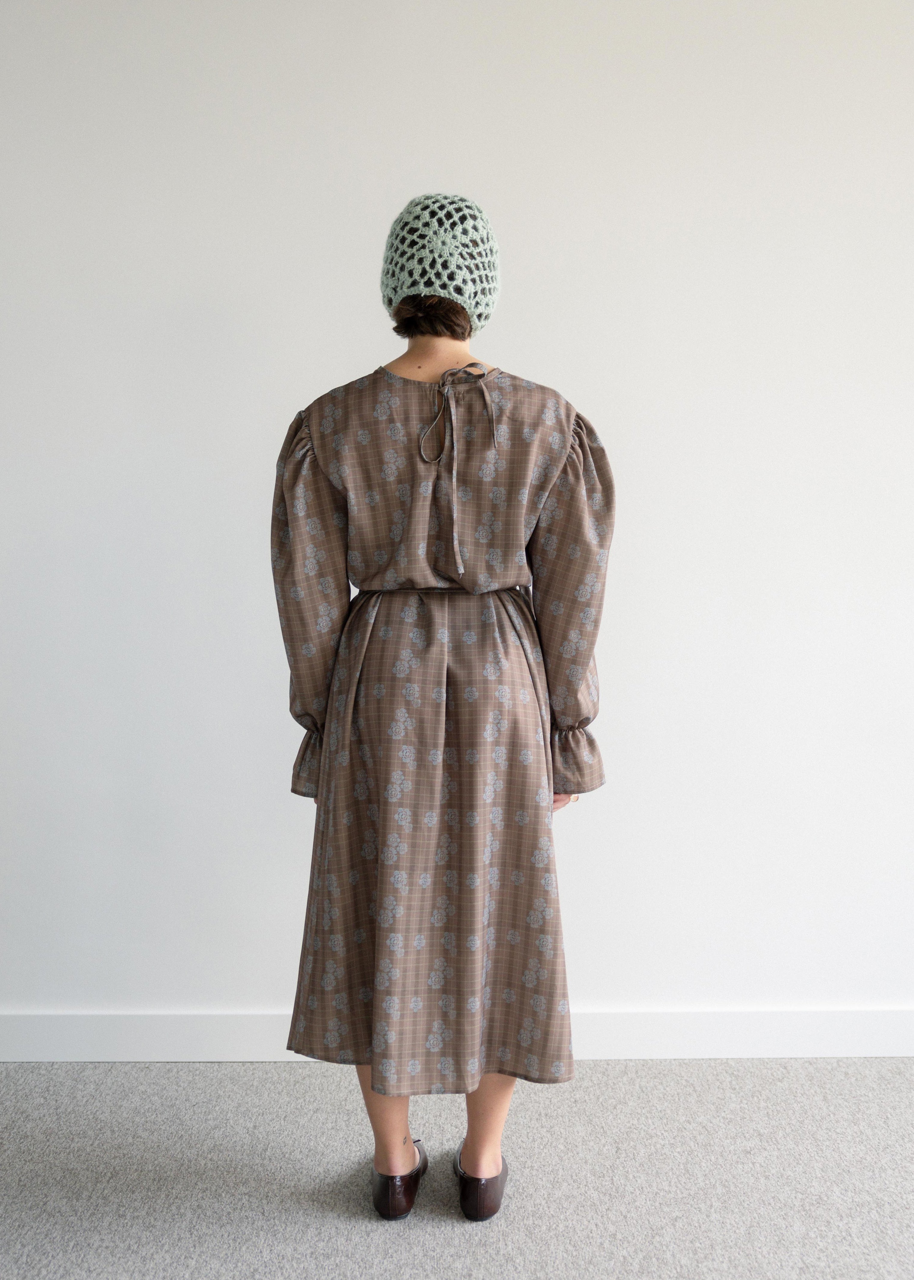 Vestido Midi com Cinto Xadrez e Flores