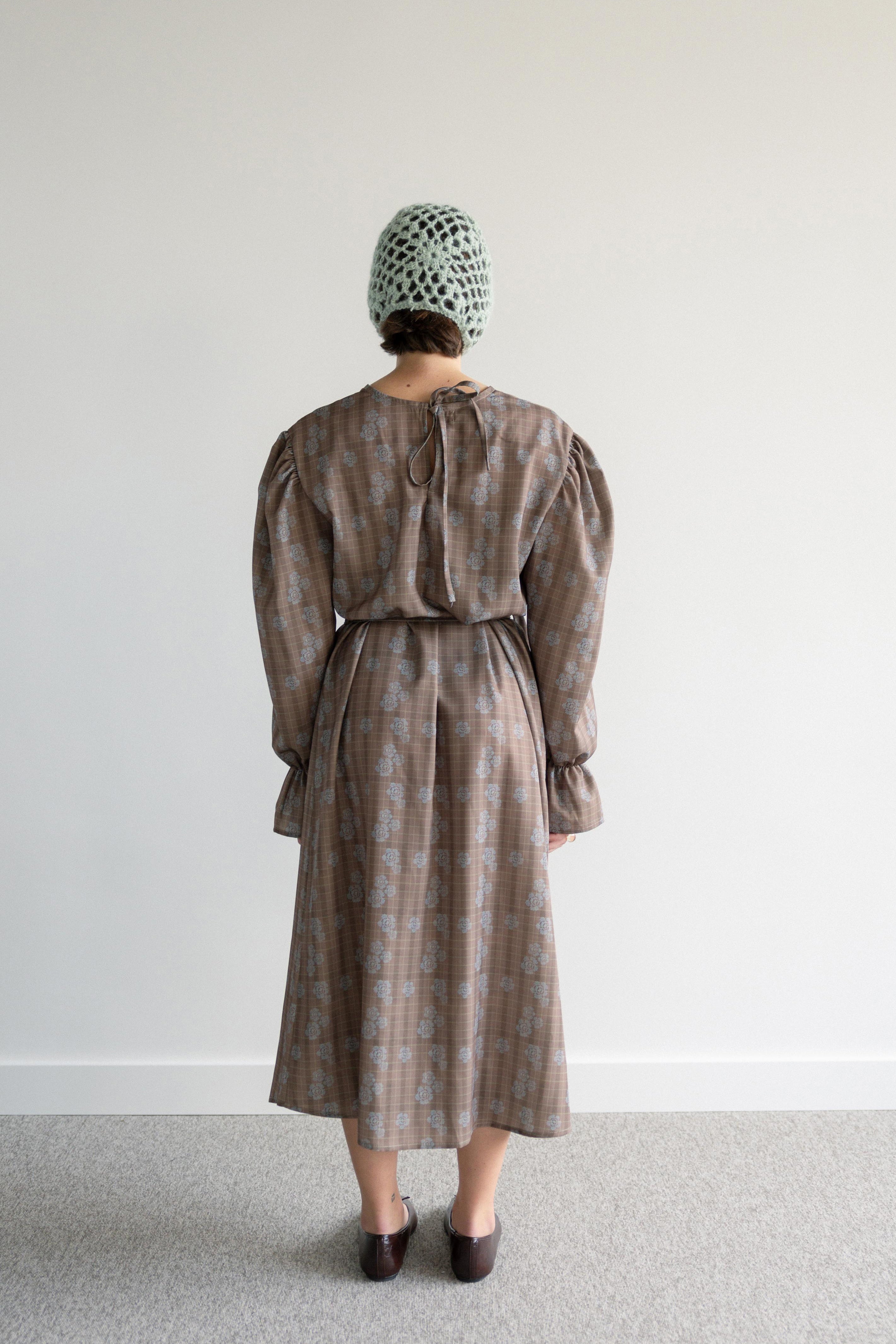 Vestido Midi com Cinto Xadrez e Flores