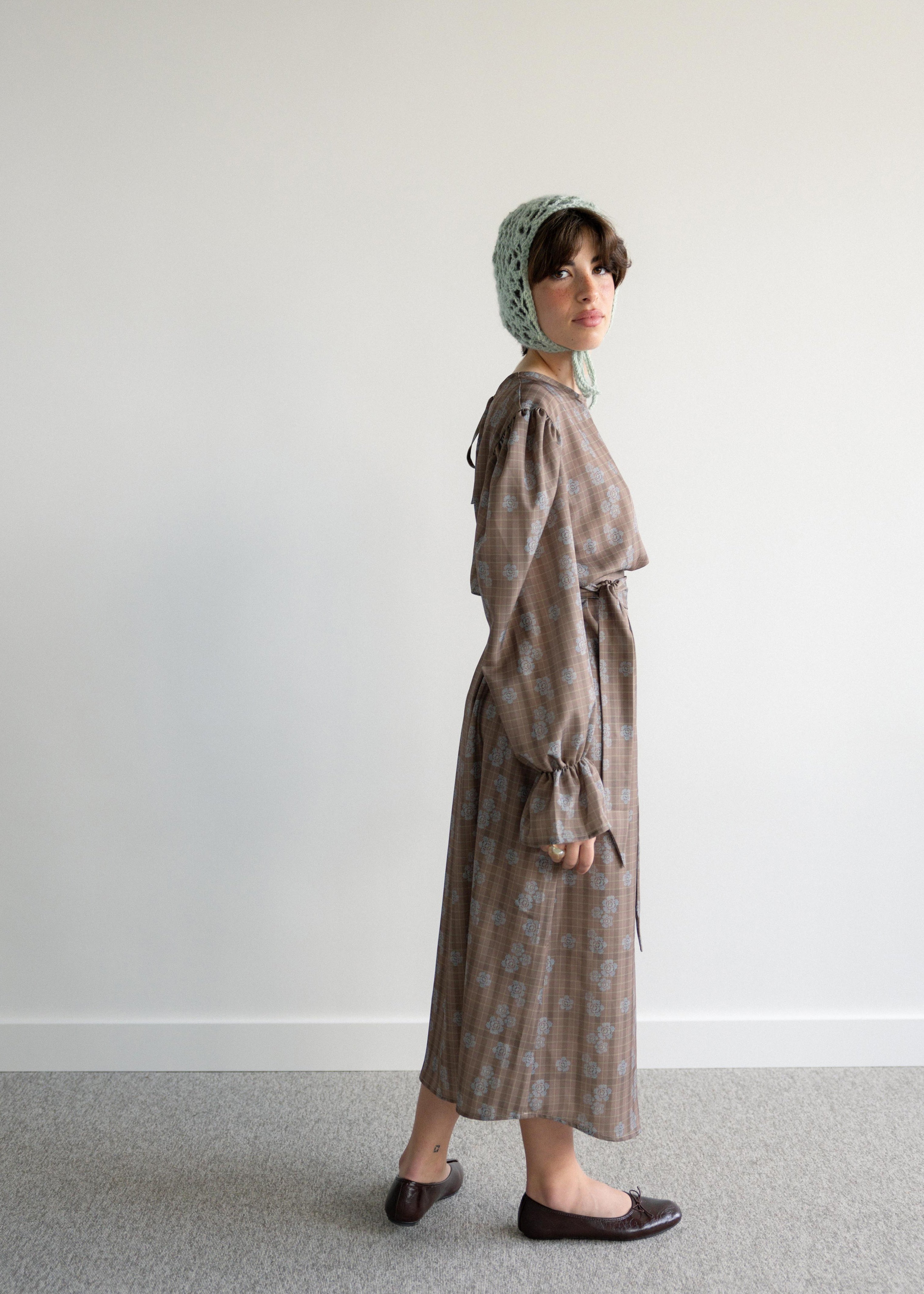 Vestido Midi com Cinto Xadrez e Flores