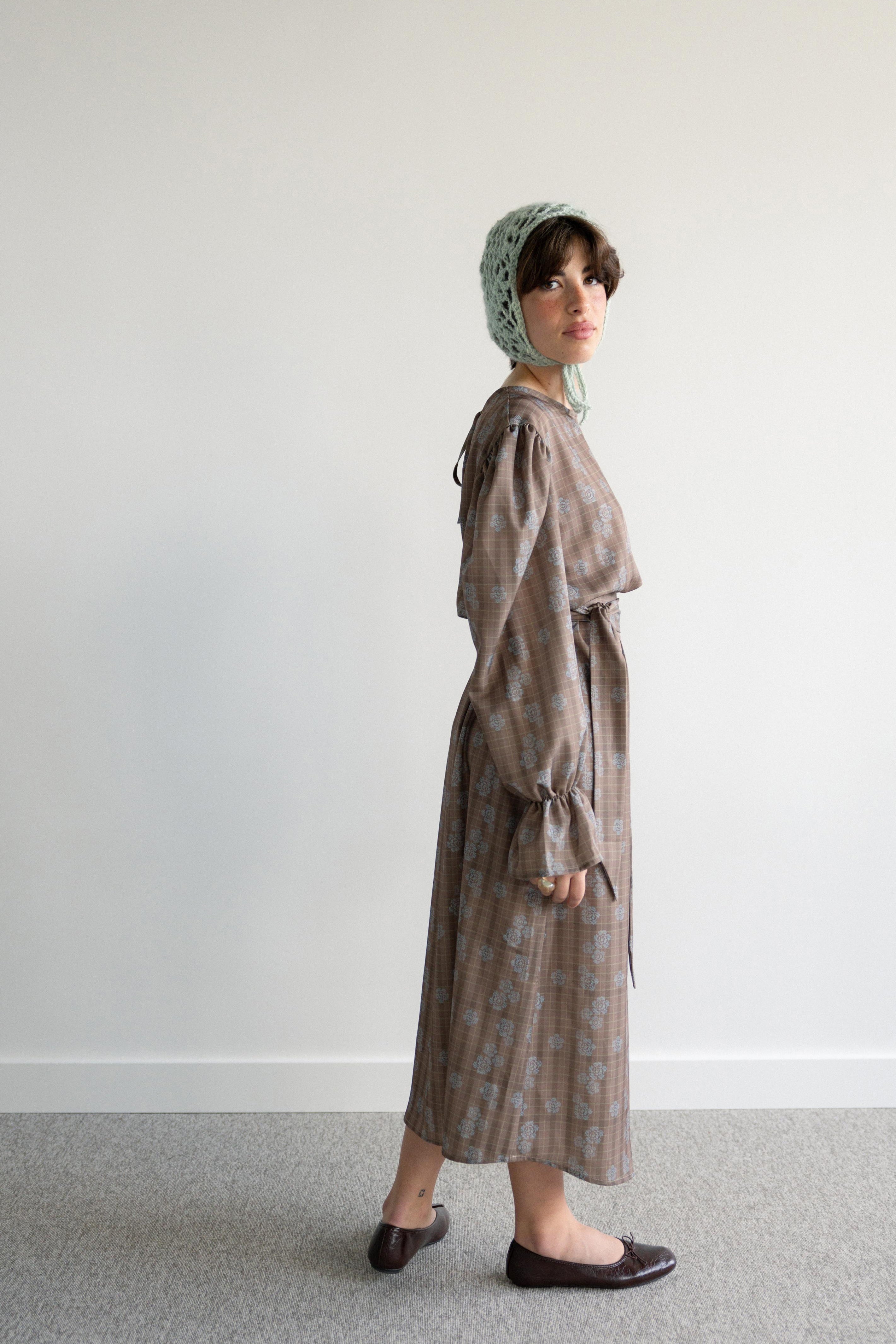 Vestido Midi com Cinto Xadrez e Flores