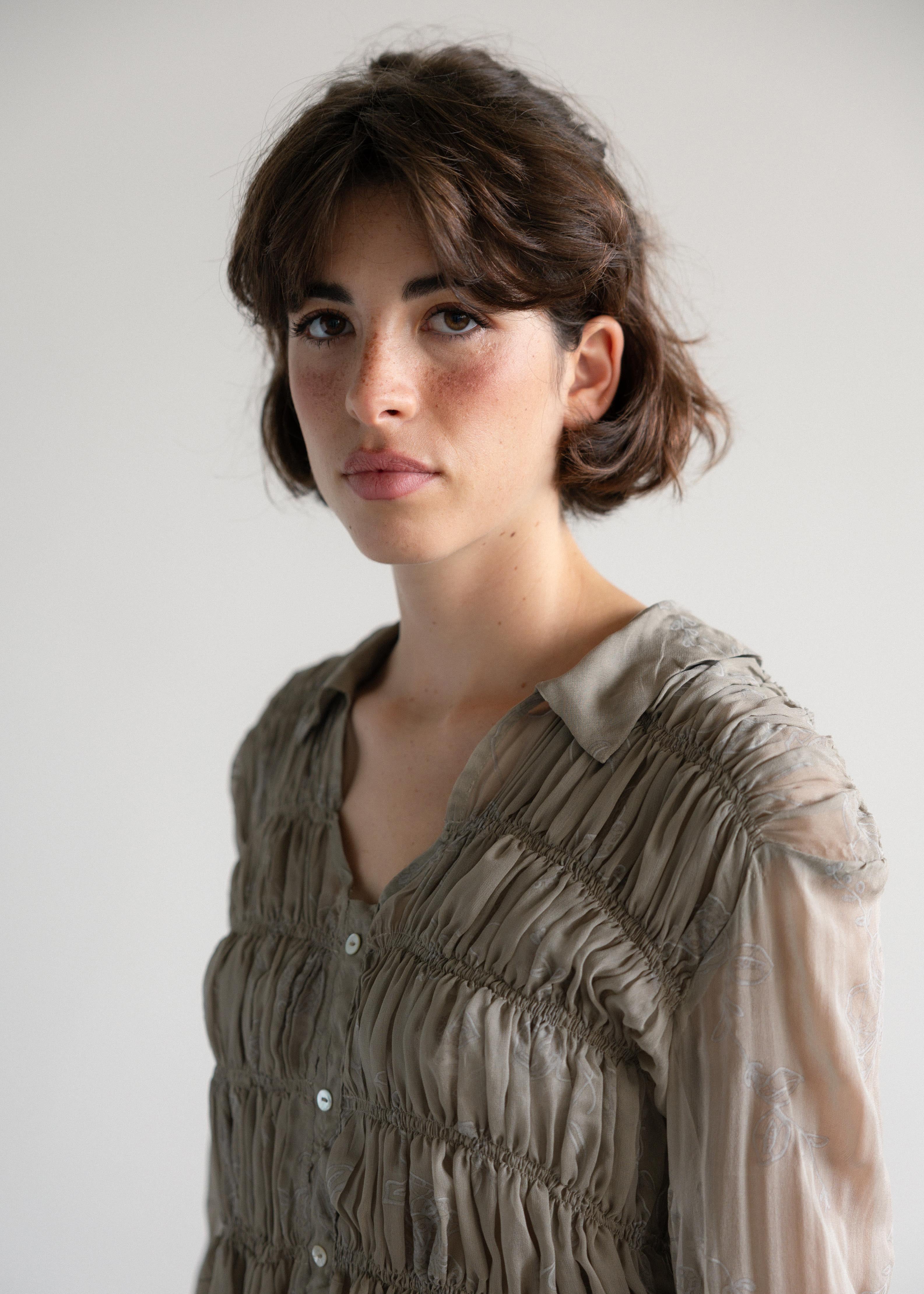 Camisa Franzida com Botões Cinza Transparente