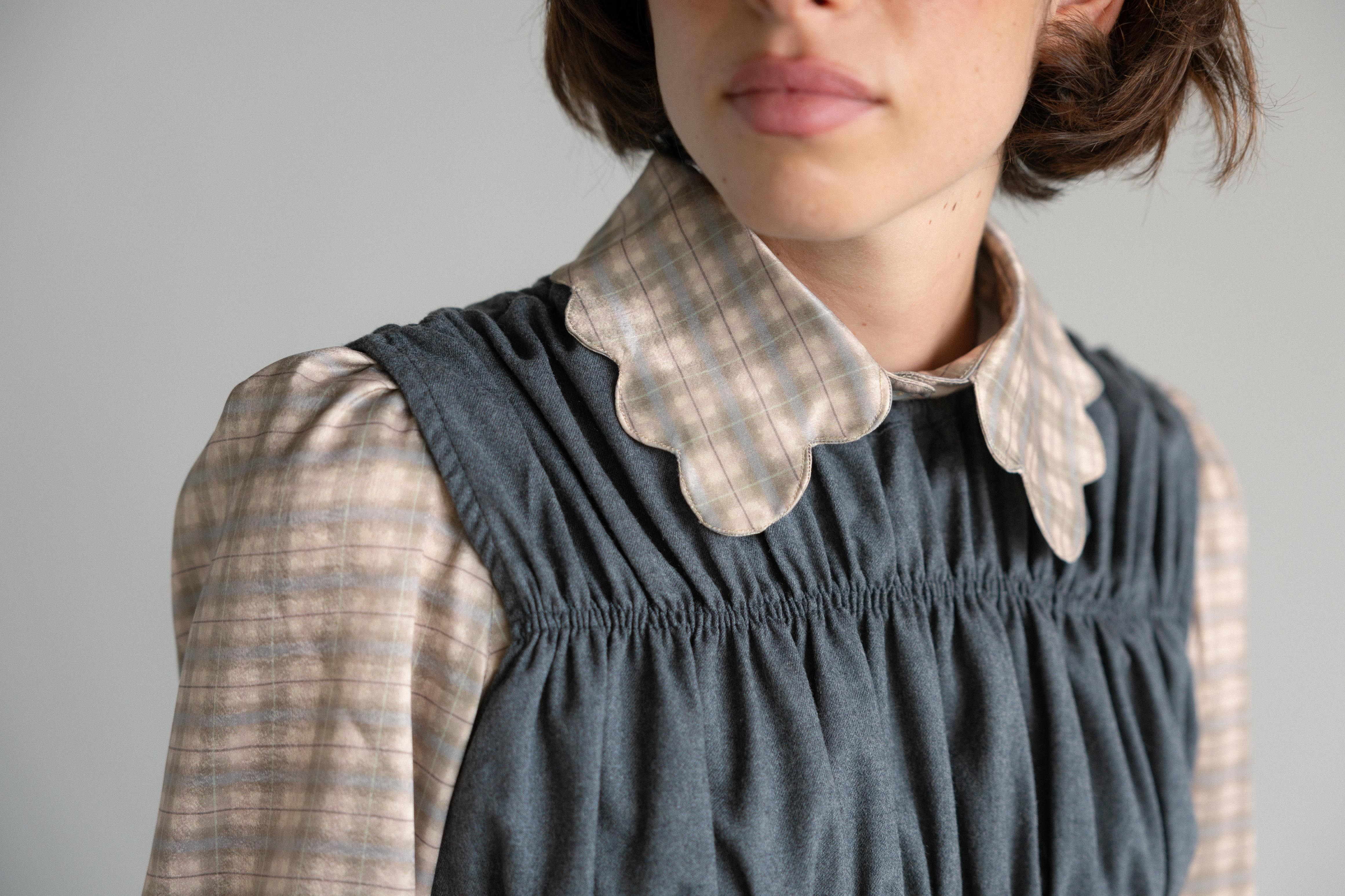 Colete Franzido Comprido Fazenda Cinza